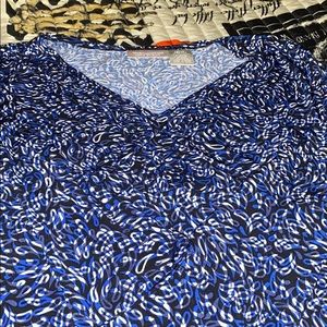 Petite medium blouse.